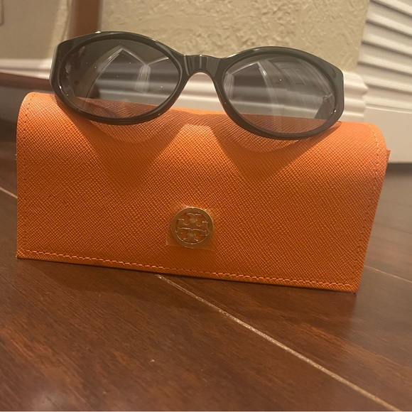 WOMENS Tory Burch Sunglasses - Picture 2 of 8